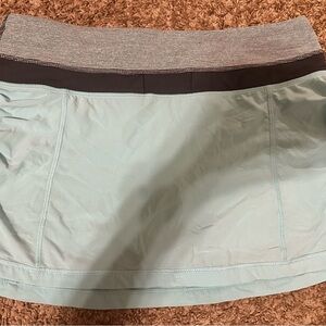 GUC LULULEMON SKIRT SIZE 4